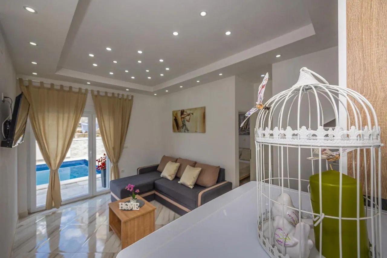 Holiday Home Dusak With Swimming Pool And Jacuzzi Dramalj