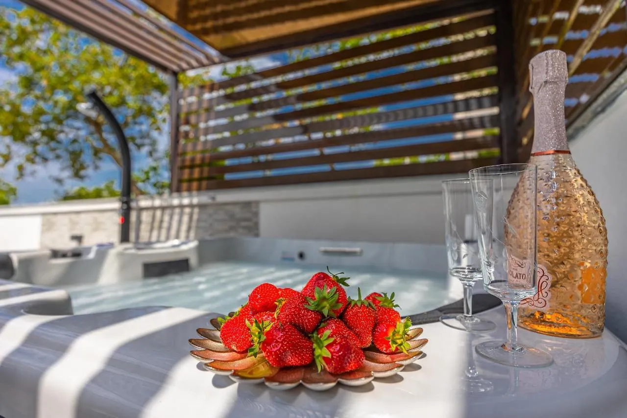 Διαμέρισμα Holiday Home Dusak With Swimming Pool And Jacuzzi Dramalj