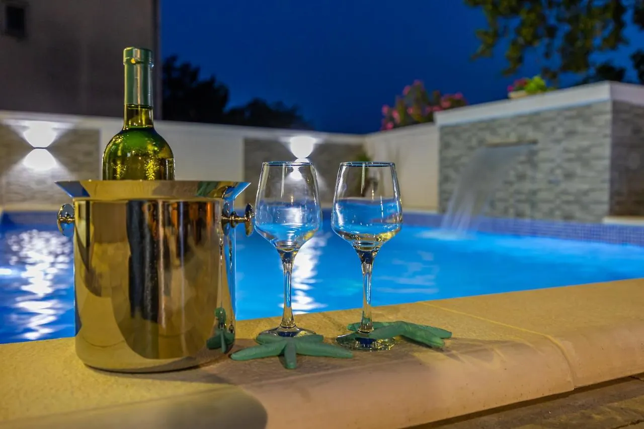 Holiday Home Dusak With Swimming Pool And Jacuzzi Dramalj Διαμέρισμα