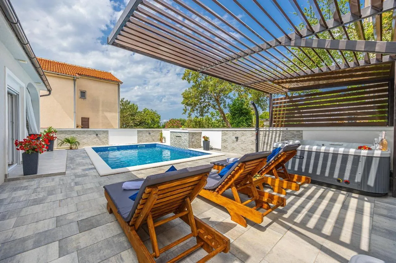 Διαμέρισμα Holiday Home Dusak With Swimming Pool And Jacuzzi Dramalj