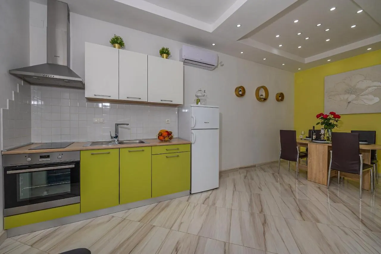 Holiday Home Dusak With Swimming Pool And Jacuzzi Dramalj