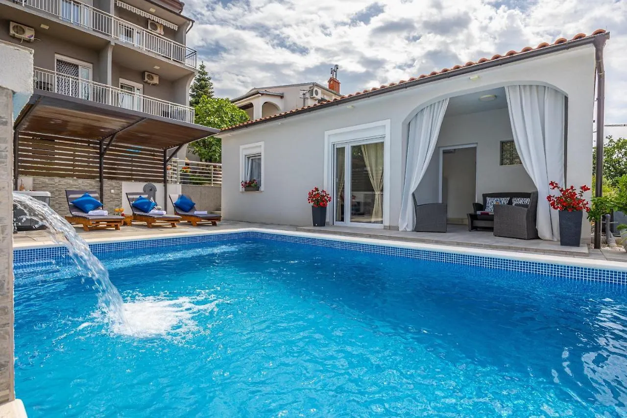 Διαμέρισμα Holiday Home Dusak With Swimming Pool And Jacuzzi Dramalj