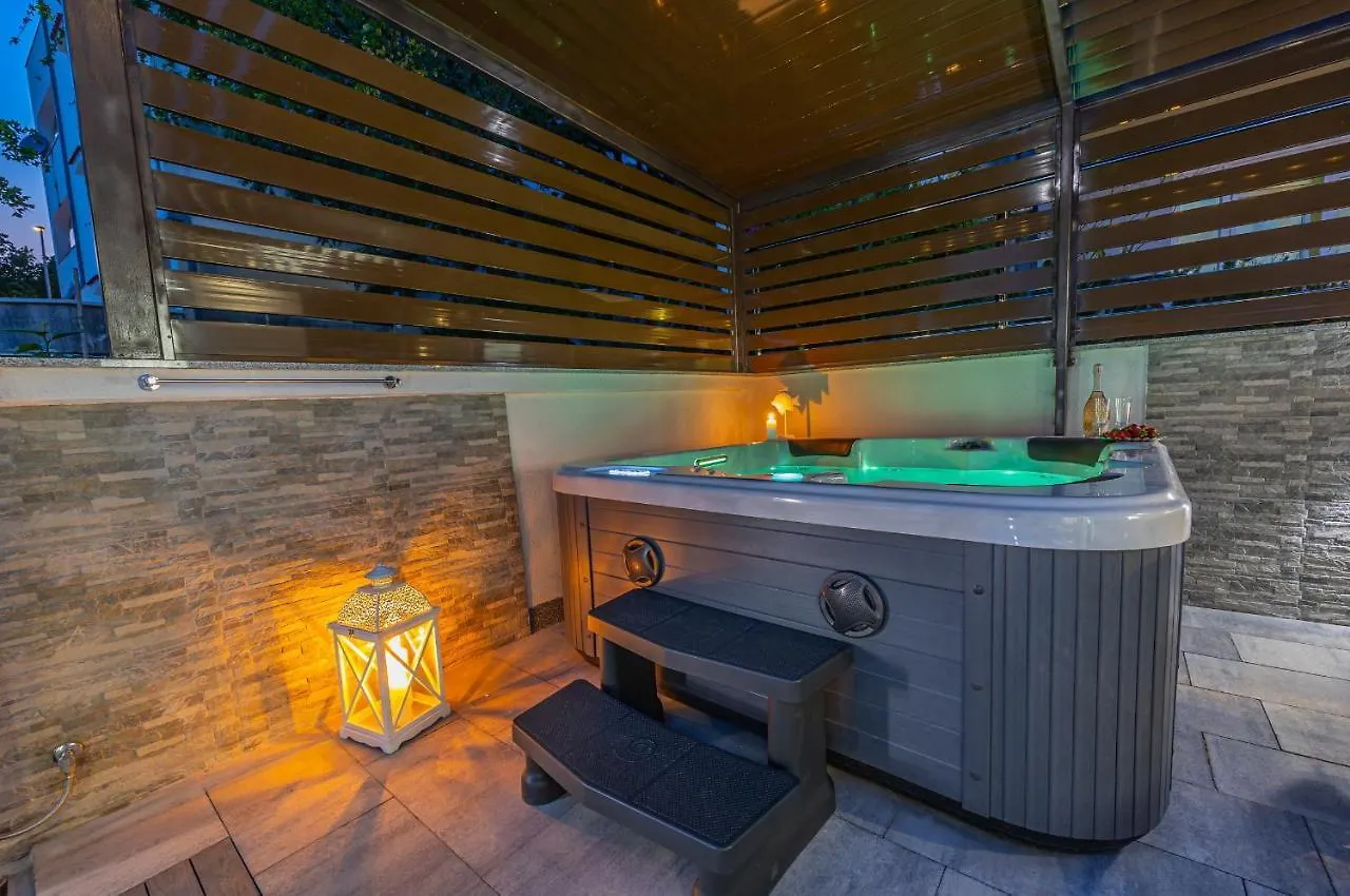 Holiday Home Dusak With Swimming Pool And Jacuzzi Dramalj 0*,