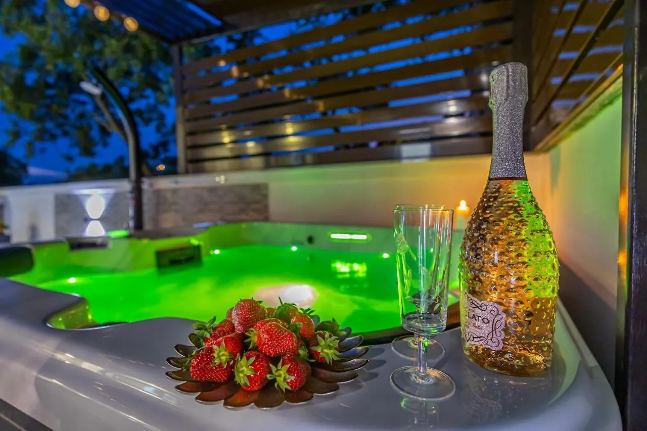 Holiday Home Dusak With Swimming Pool And Jacuzzi Dramalj 0*,